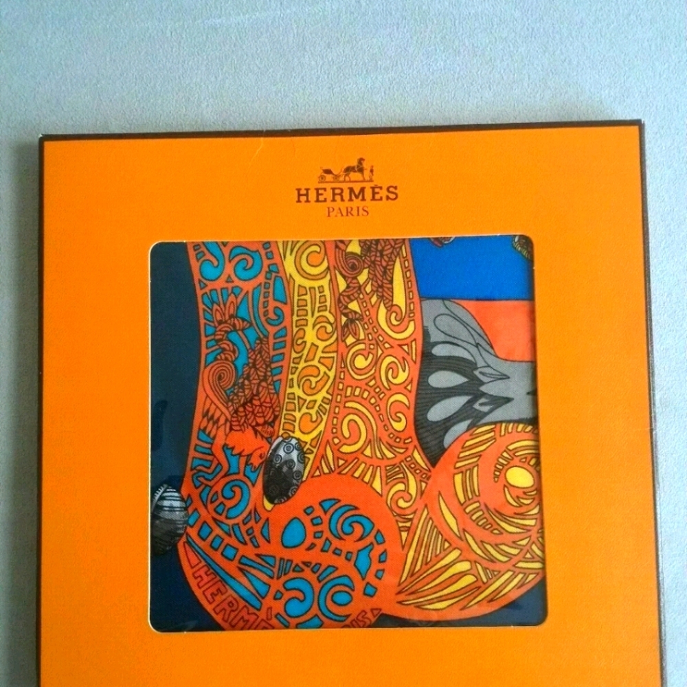 NWOT  Authenticed Hermes  Carre 90 Scarf
